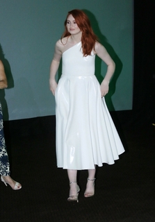 Karen Gillan feet photo thumbnail