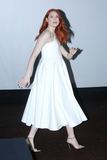 Karen Gillan feet photo thumbnail