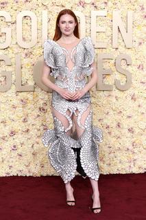 Karen Gillan feet photo thumbnail