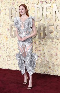 Karen Gillan feet photo thumbnail