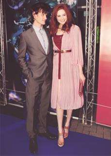 Karen Gillan feet photo thumbnail