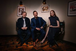 Karen Gillan feet photo thumbnail