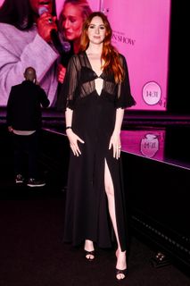 Karen Gillan feet photo thumbnail