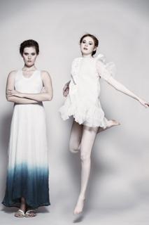 Karen Gillan feet photo thumbnail