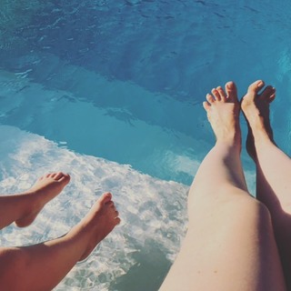 Karen Heinrichs feet photo thumbnail