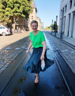 Karen Heinrichs feet photo thumbnail