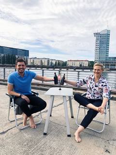 Karen Heinrichs feet photo thumbnail