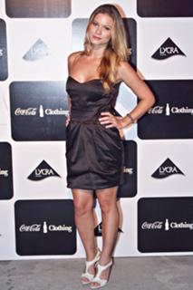 Karen Junqueira feet photo 20