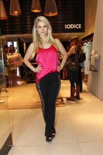Karen Junqueira feet photo 12