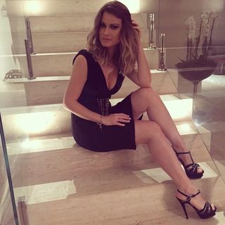 Karen Junqueira feet photo 3