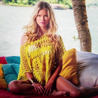 Karen Junqueira feet photo 2