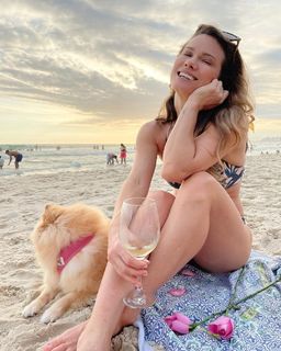 Karen Junqueira feet photo 16