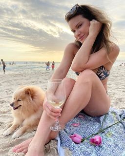 Karen Junqueira feet photo 15