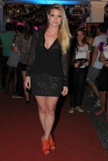 Karen Junqueira feet photo 9