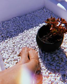 Karen Junqueira feet photo 1