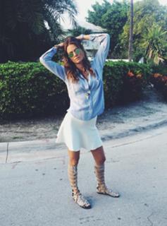 Karen Martínez feet photo 9