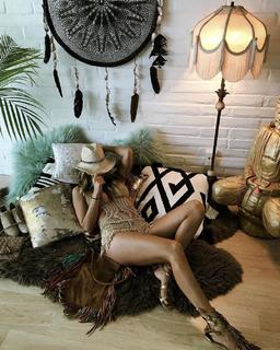 Karen Martínez feet photo 8