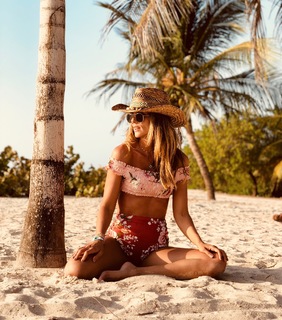 Karen Martínez feet photo 2