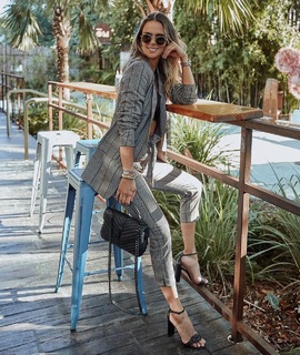 Karen Martínez feet photo 3