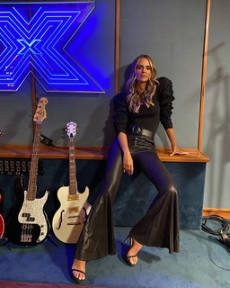 Karen Martínez feet photo 10