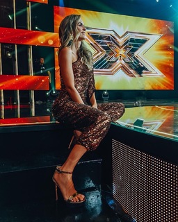 Karen Martínez feet photo 5