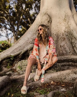 Karen Martínez feet photo 15