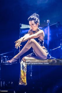 Karen Mok feet photo 1