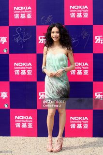 Karen Mok feet photo 12