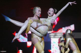 Karen Mok feet photo 3
