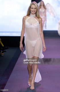 Karen Mulder feet photo 18