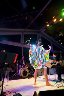Karen O feet photo 14