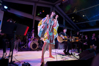 Karen O feet photo 13