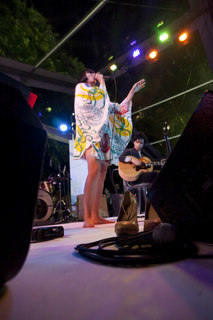 Karen O feet photo 12