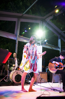 Karen O feet photo 11