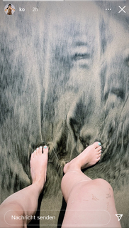 Karen O feet photo 6