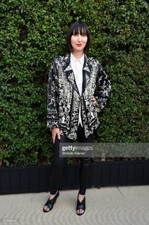 Karen O feet photo 3