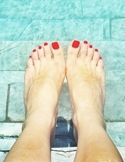 Karen Wazen feet photo 3
