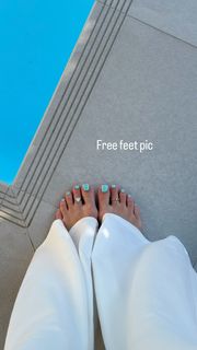Kari Cassandra feet photo 14