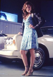 Kari Wuhrer feet photo thumbnail