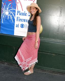 Kari Wuhrer feet photo thumbnail