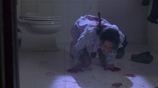 Kari Wuhrer feet photo thumbnail