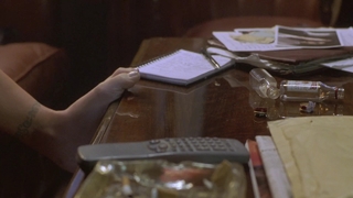 Kari Wuhrer feet photo thumbnail