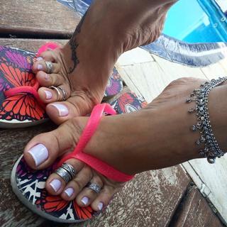 Karin Klemp feet photo thumbnail