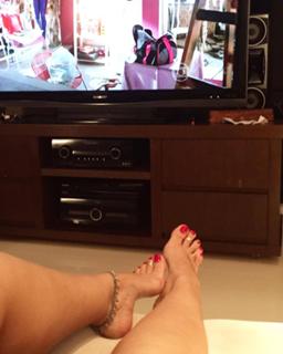Karin Klemp feet photo thumbnail