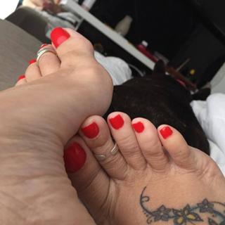 Karin Klemp feet photo thumbnail