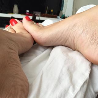 Karin Klemp feet photo thumbnail