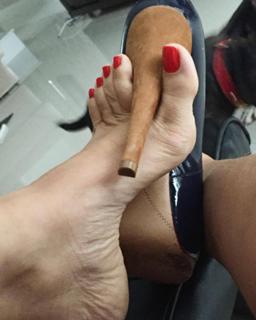 Karin Klemp feet photo thumbnail