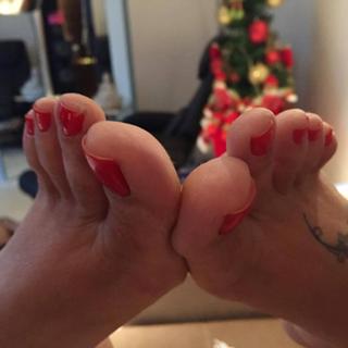 Karin Klemp feet photo thumbnail