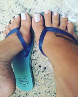 Karin Klemp feet photo thumbnail