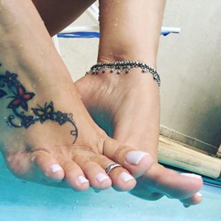 Karin Klemp feet photo thumbnail